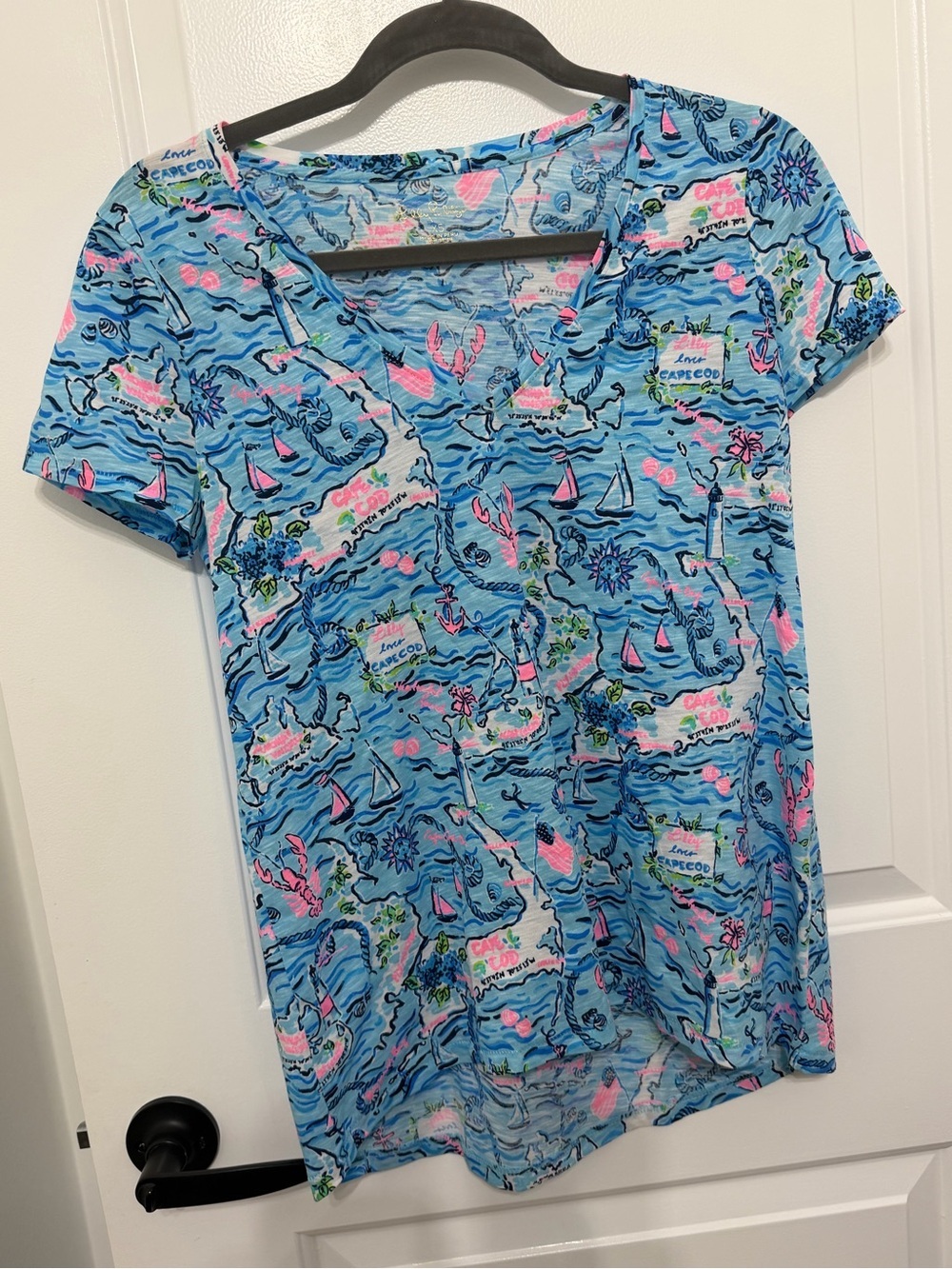 Lilly Pulitzer Etta V-Neck Top — Bali Blue Lilly Loves Cape Cod XS - Picture 2 of 10